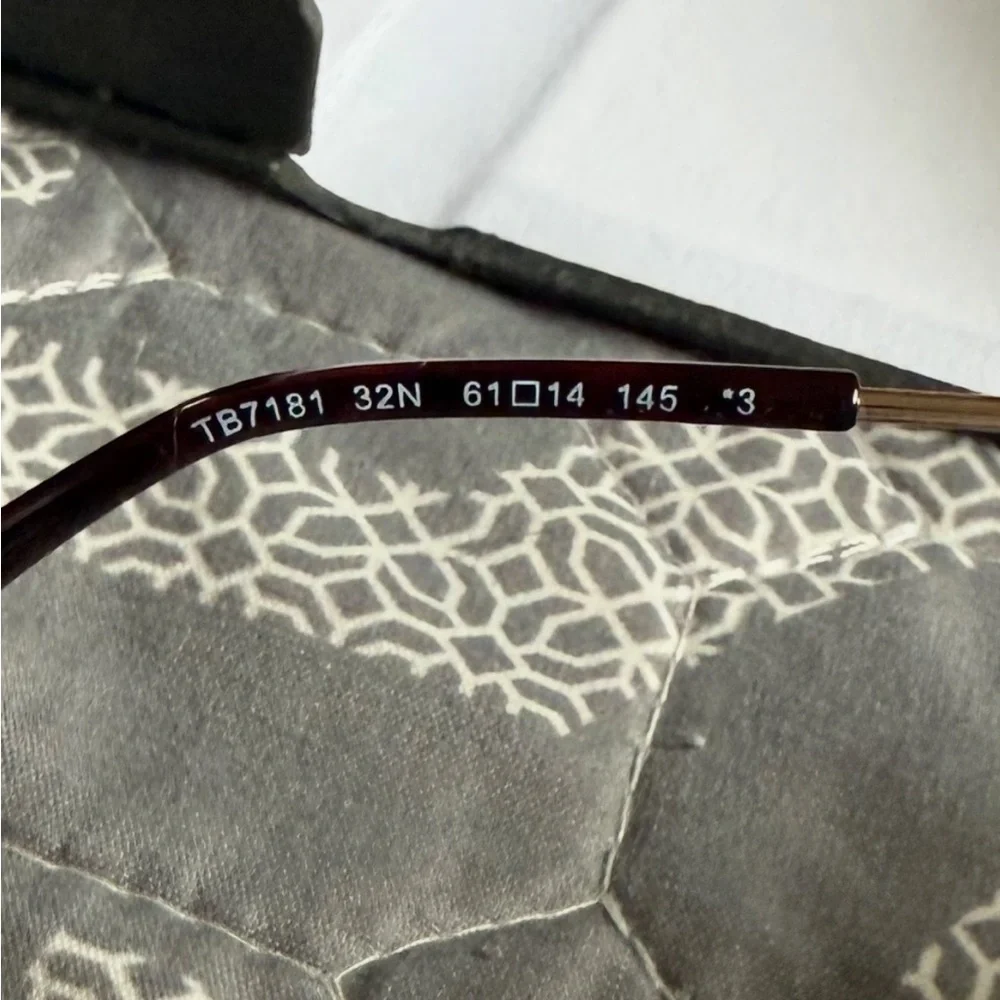 Classic Black Aviator Sunglasses